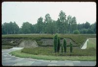 Bergen-Belsen Concentration Camp : Mass grave of 1000 camp victims