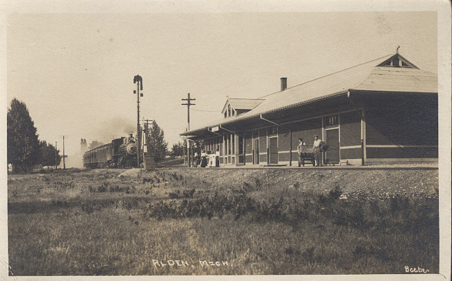 Alden Depot southbound train