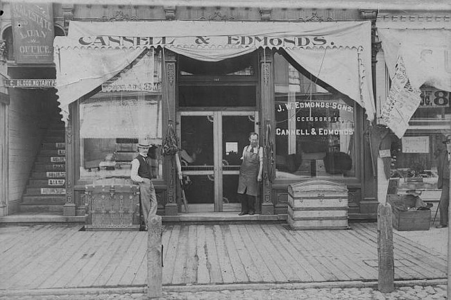 Cannell & Edmonds store, Lansing