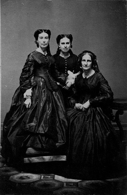 Mrs. S. L. Papineau and daughters