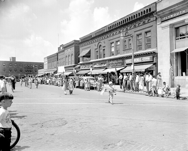 Marchers in the annual parade on Main Street, July 4, 1950