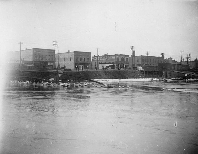 Flood, near Michigan Avenue Bridge, Lansing, 1904