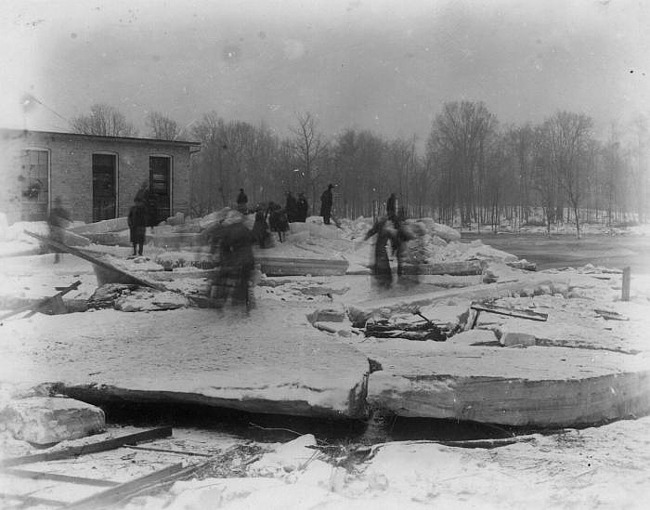 Flood, Piatt Power House, ice floes, Lansing, 1904