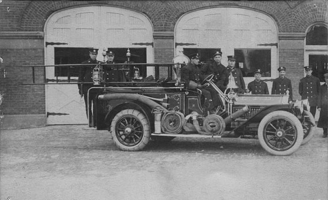 Very first self-propelled fire engine, Lansing
