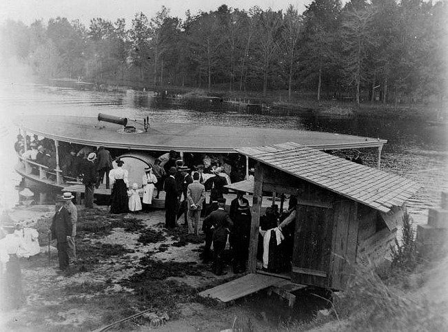 Waverly Park Steamer Loading, Lansing