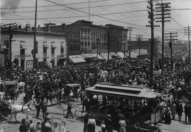 View of East Michigan, 100 block, Lansing