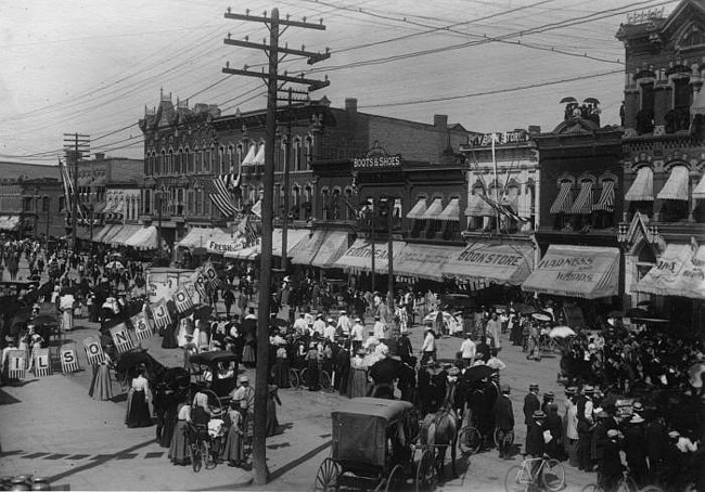 View of North Washington Avenue, 200 Block, Lansing