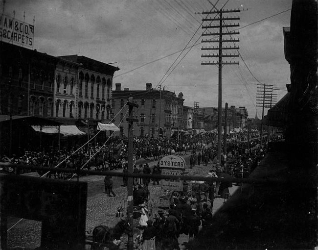 View of South Washington Avenue, 100 block, Lansing