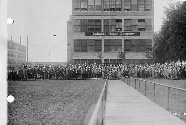 Chalmers Motor Company factory with group in front