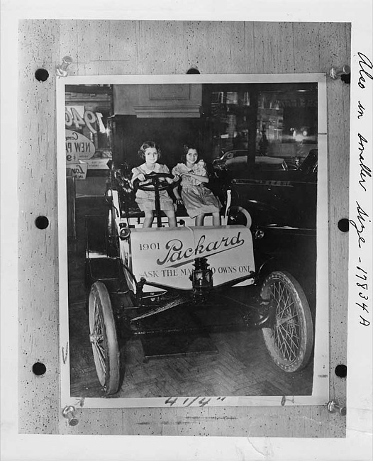 1901 Packard Model C on display, with young girls