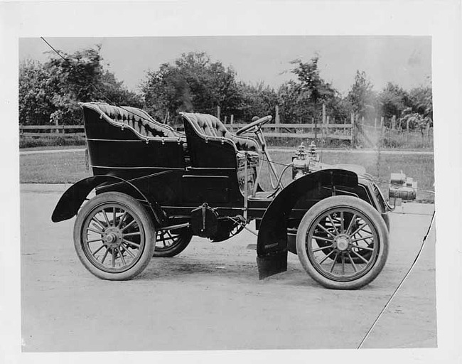 1903 Packard Model F on roadside