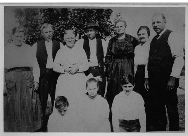 Green family group portrait (1917)