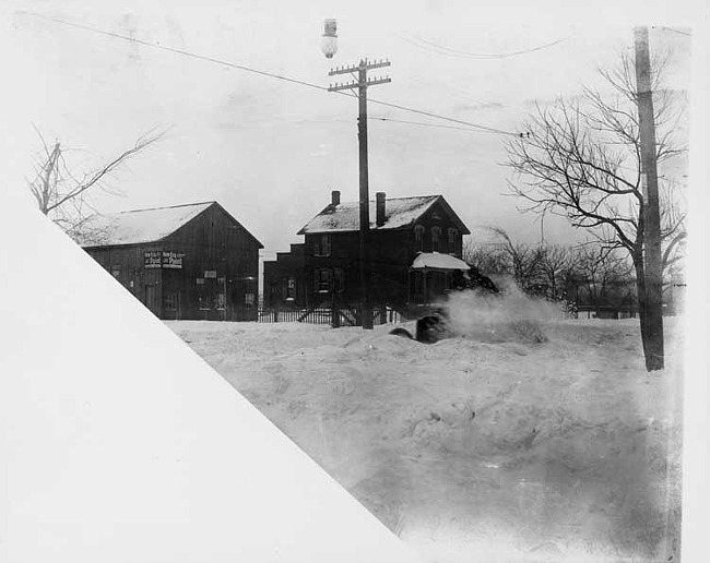 1904 Packard Model L in snow