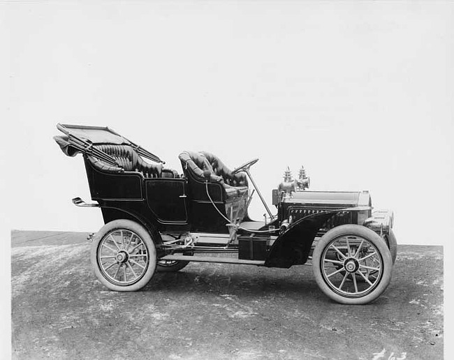 1905 Packard Model N touring car with folding cape top