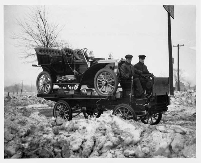 1905 Packard Model N loaded onto a 1905 Packard truck