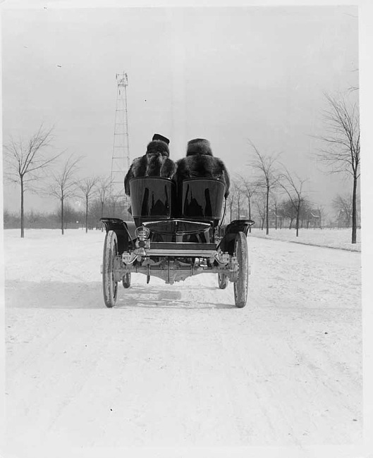 1905 Packard Model N roadster, back view