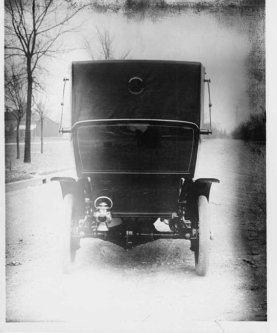 1906 Packard 24 Model S landaulet on residential street, back view