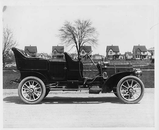 1906 Packard 24 Model S touring car on road with houses in background