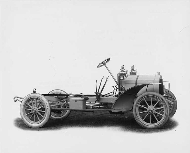 1906 Packard 24 Model S chassis, three-quarter front right side