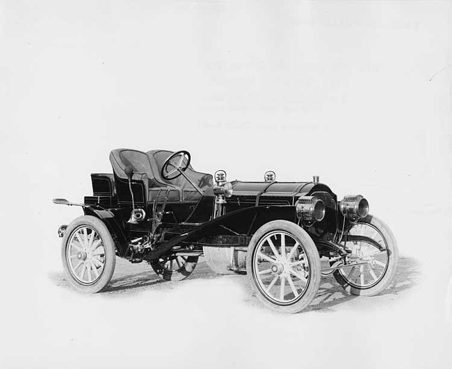 1906 Packard 24 Model S runabout with seat covers, right side view