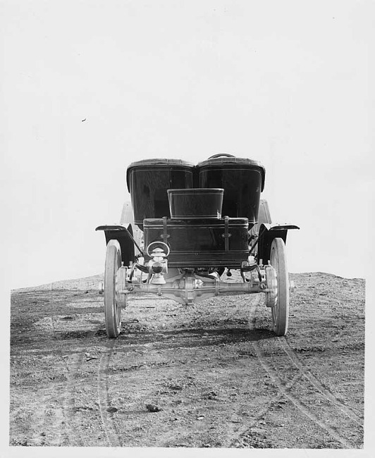 1906 Packard 24 Model S runabout, back view