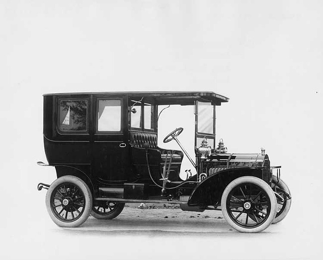 1907 Packard 30 Model U limousine, three-quarter right side view