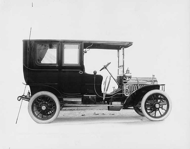 1907 Packard 30 Model U limousine, right side