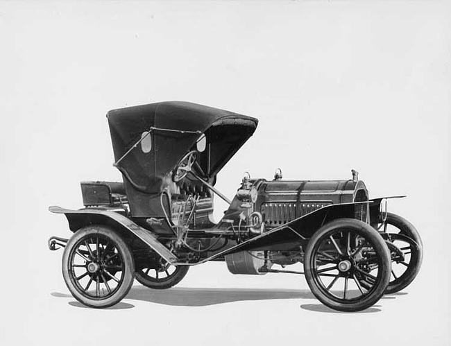 1907 Packard 30 Model U runabout with folding top, right side view