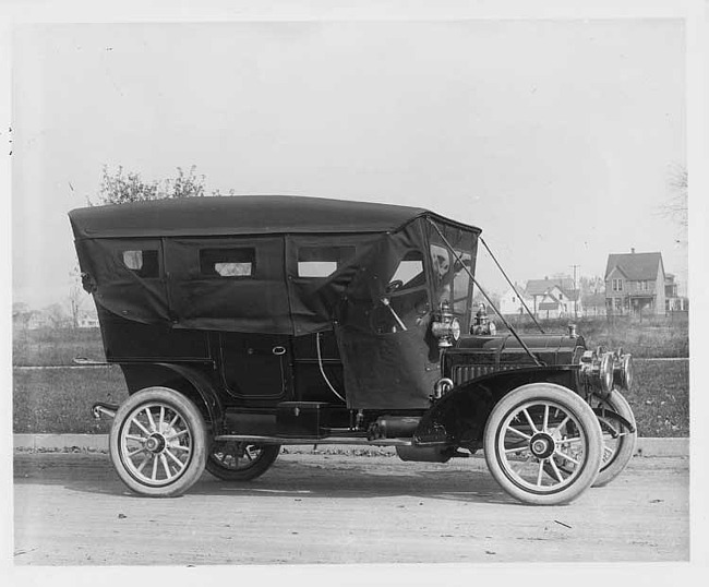 1907 Packard 30 Model U fully enclosed on residential street