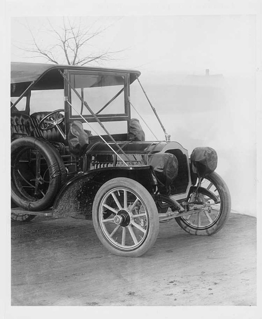 1907 Packard 30 Model U close-up, three-quarter front view