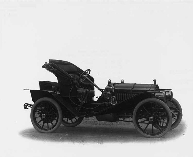 1908 Packard 30 Model UA runabout with victoria top open