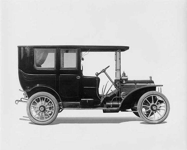 1908 Packard 30 Model UA limousine, left side view