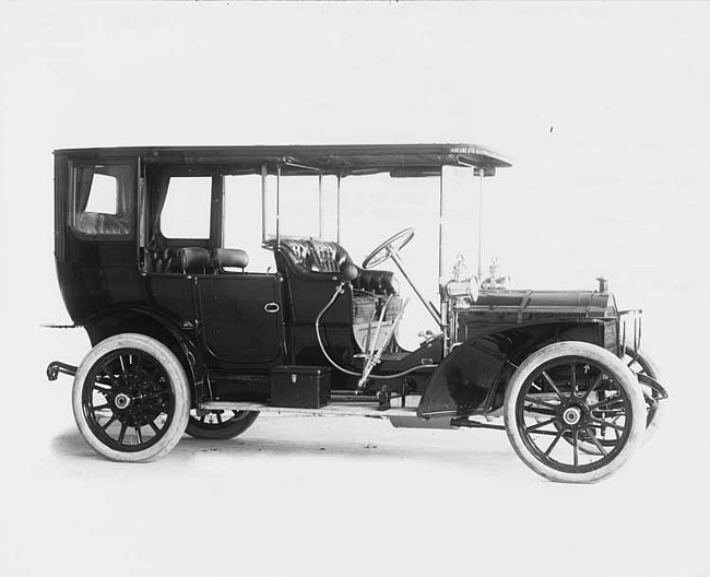 1908 Packard 30 Model UA demi-limousine, three-quarter front view right side