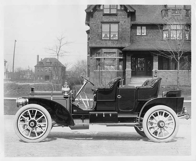 1908 Packard 30 Model UA close-coupled with rumble seat, left side