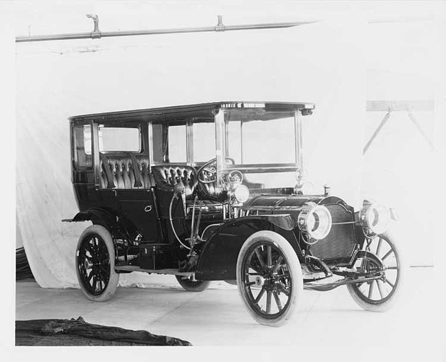 1909 Packard 30 Model UB demi-limousine, three-quarter front view right side