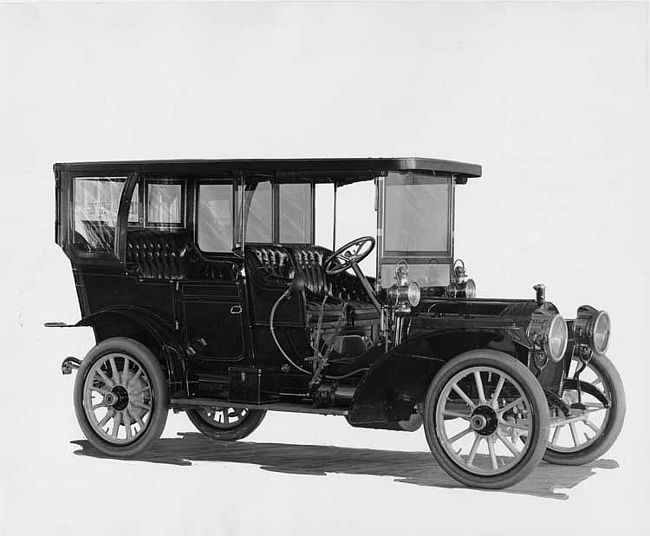 1909 Packard 30 Model UB touring car, three-quarter front view, right side