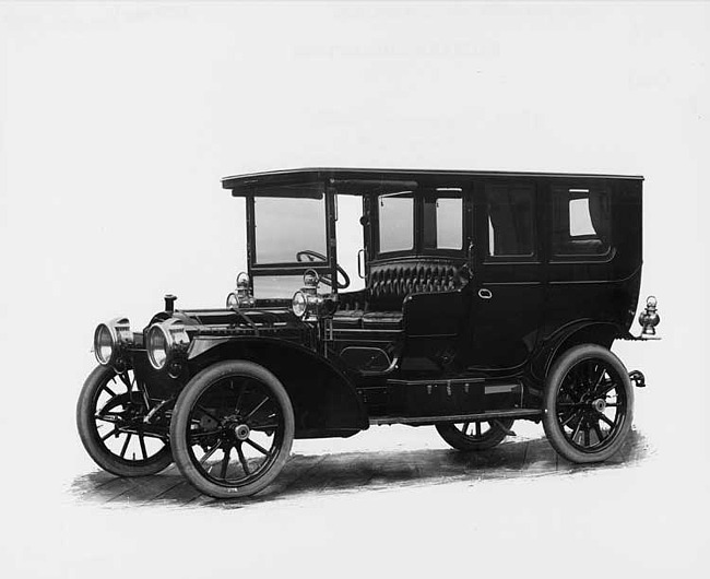 1909 Packard 30 Model UB limousine, three-quarter front view, left side