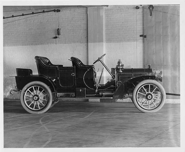 1909 Packard 30 Model UB close-coupled, right side view