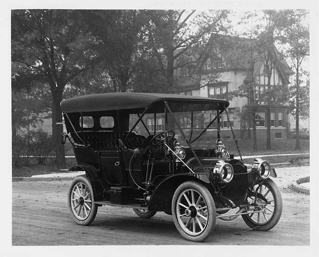 1909 Packard 18 Model NA touring car, in front of house, near Charlevoix St.