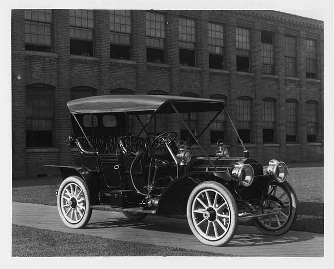 1909 Packard 30 Model UB close-coupled, right side, brick factory building in background