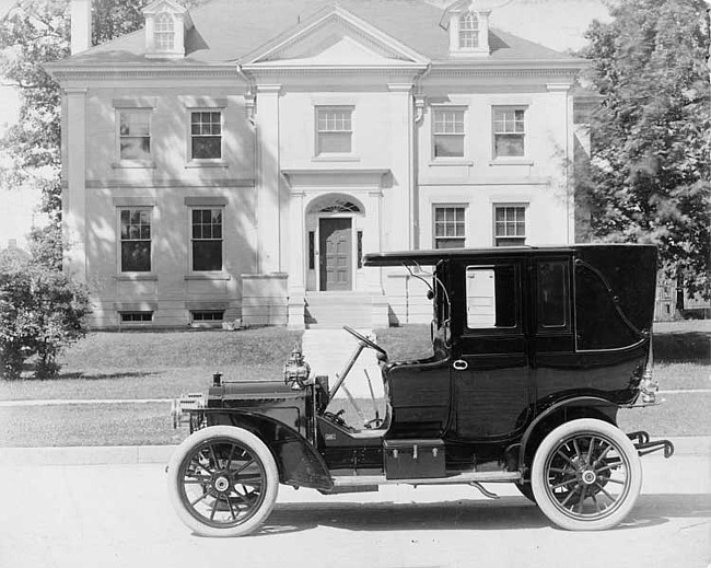 1909 Packard 18 Model NA landaulet, parked in front of house