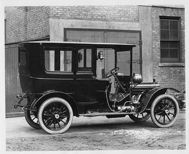 1909 Packard 30 Model UB special limousine, five-sixth rear view