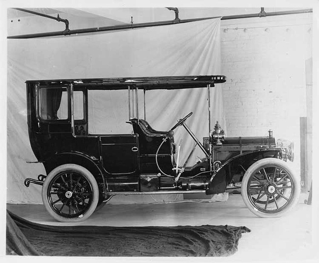 1909 Packard 30 Model UB demi-limousine, right side view