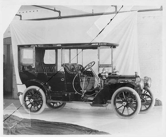 1909 Packard 30 Model UB demi-limousine, three-quarter front view, right side