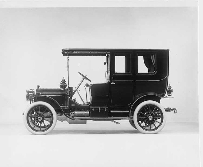 1910 Packard 18 Model NB limousine, left side