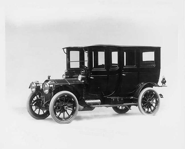 1910 Packard 30 Model UC fore-door limousine, three-quarter front view, left side