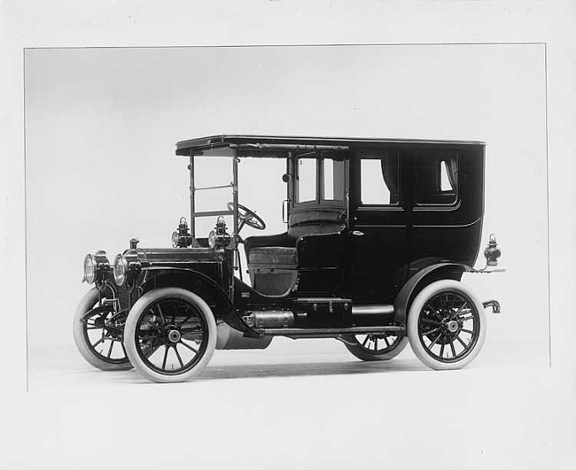 1910 Packard 18 Model NB limousine, three-quarter front view, left side