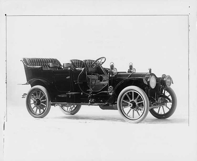 1910 Packard 30 Model UC touring car, three-quarter front view, right side, no top