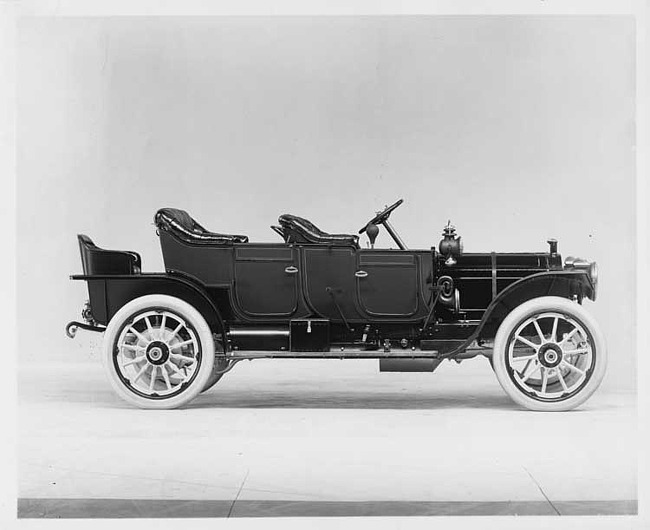 1911 Packard 30 Model UD close-coupled, right side