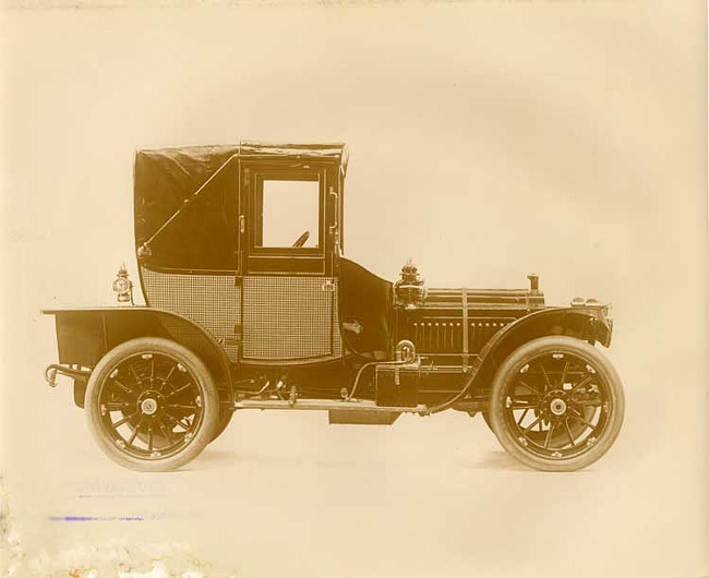 1911 Packard coupe, right side view, cane pattern on lower side panels